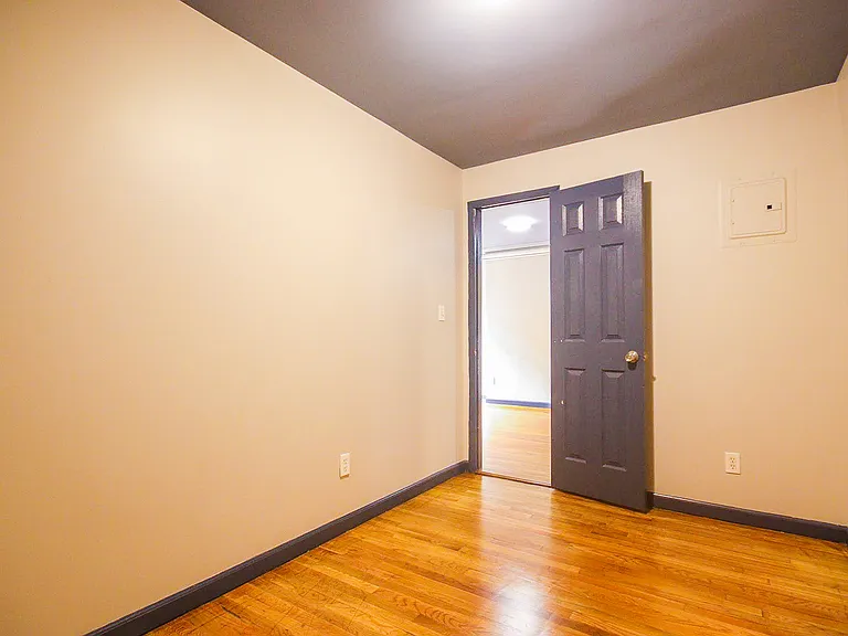 512 E 5th St #24 — Photo 8