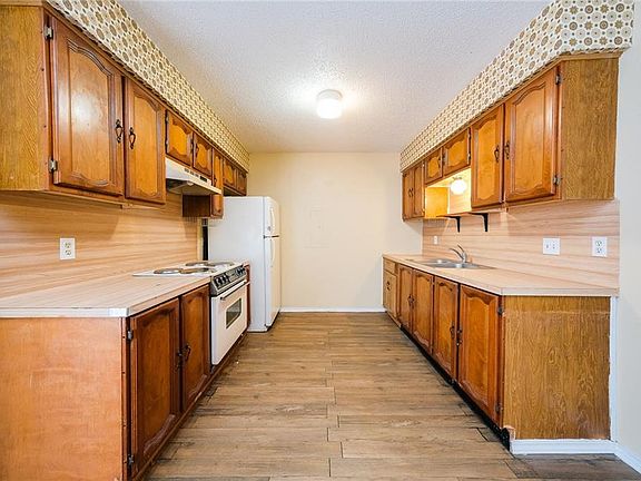 4th image of 6641 Rhine Dr