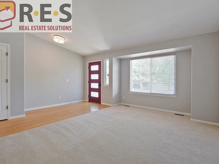 197 S Lindsey St — Photo 2
