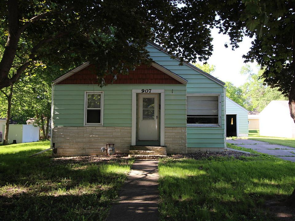 2nd image of 907 11th St