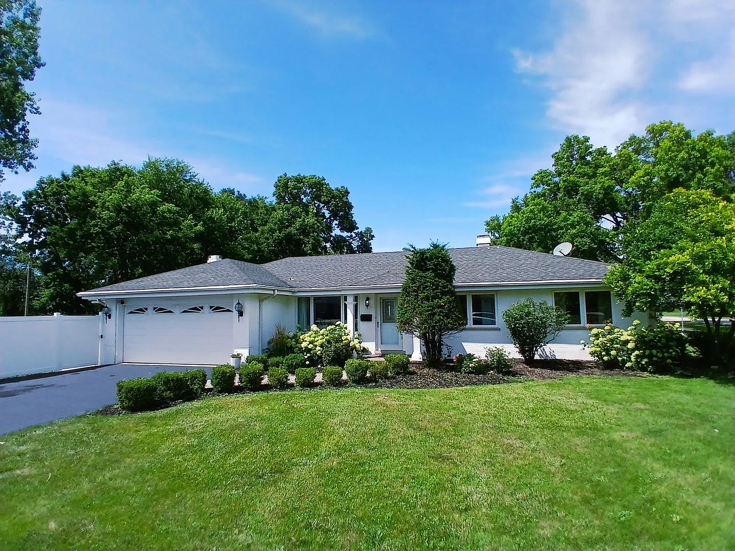 5625 Ridgewood Dr photo 1
