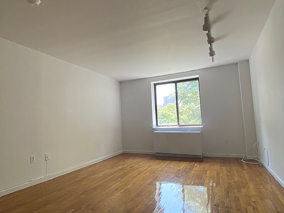 3rd image of 456 W 52nd St #5D