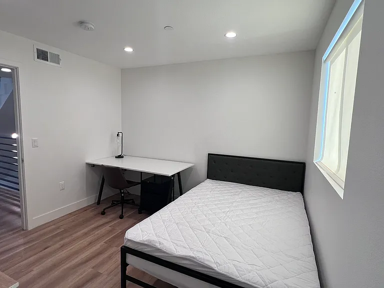 1224 W 37th Pl — Photo 80