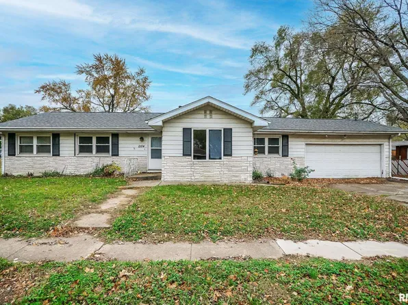 2104 Willow St, Pekin, IL 61554