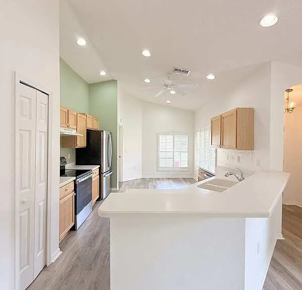 240 Center Oak Cir — Photo 14