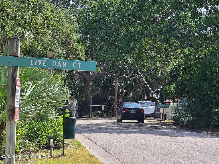 8751 Live Oak Ct — Photo 35
