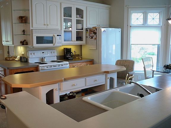 Open airy kitchen-all appliances stay.