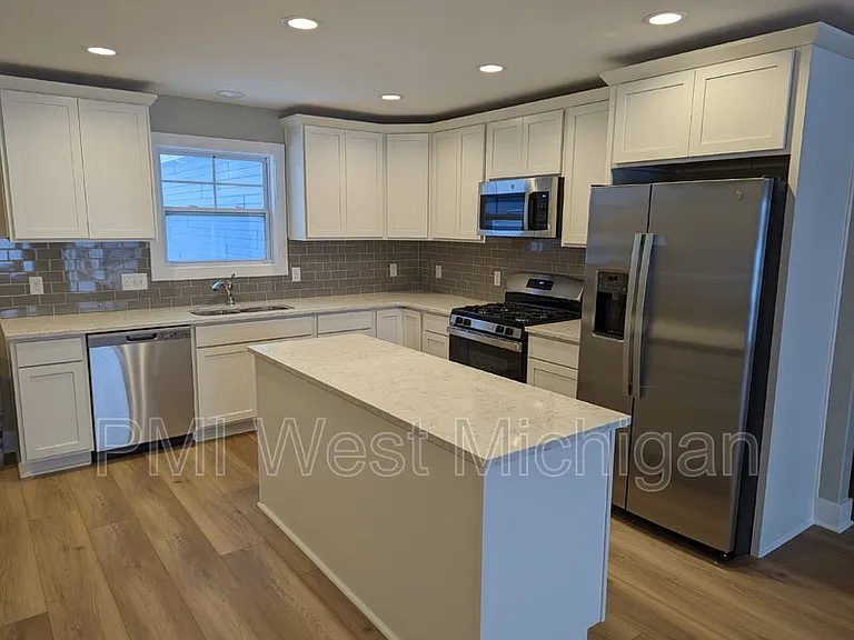30 Ransom St SW — Photo 3