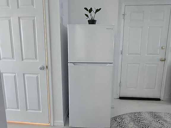 Full Fridg w/freezer.