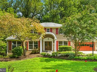 1560 Forest Villa Ln, Mc Lean, VA 22101