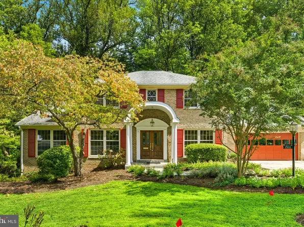 1560 Forest Villa Ln, Mc Lean, VA 22101