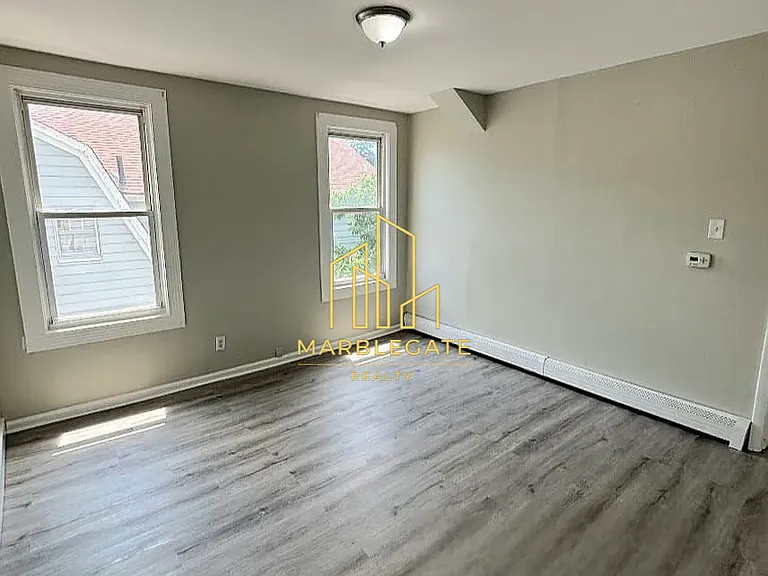 27-29 N Munn Ave #22 — Photo 4