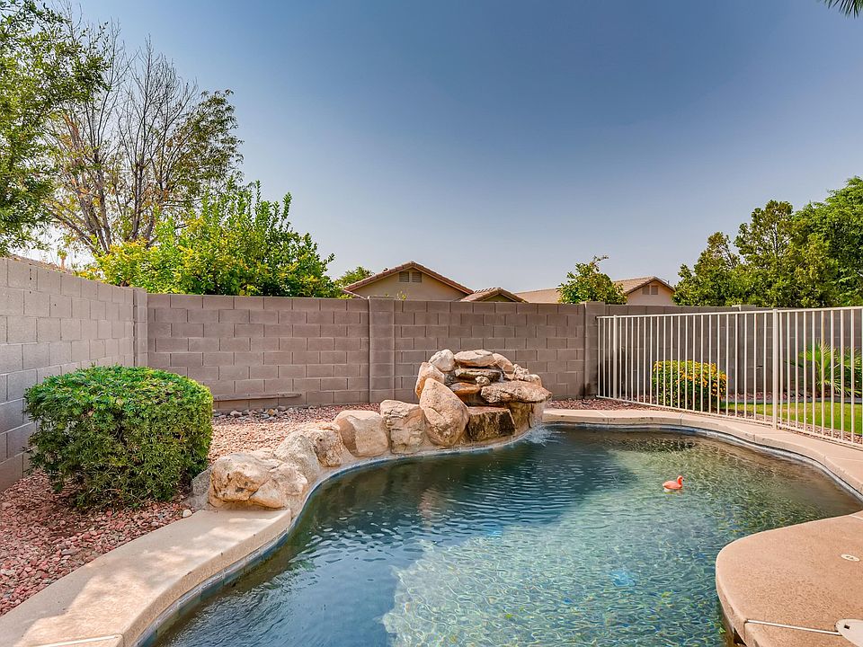 1st image of 7687 W Foothill Dr