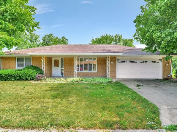 102 W Elmore Dr, Thomasboro, IL 61878
