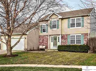 16218 Erskine Cir, Omaha, NE 68116