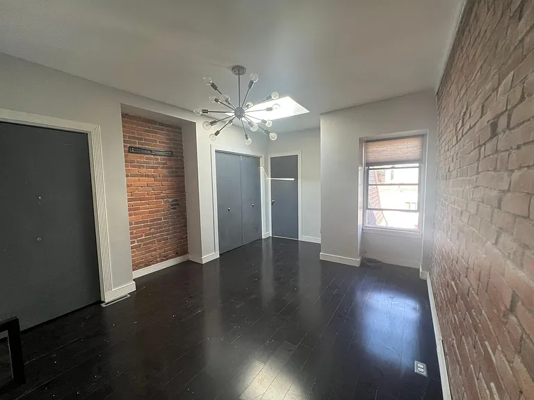 Third floor: Master bedroom (with en-suite bathroom)