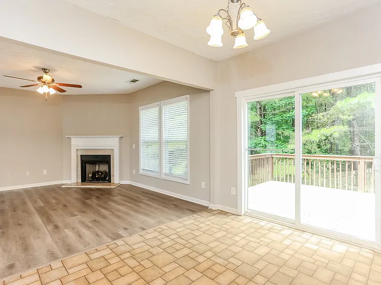 398 Glenleigh Dr — Photo 8