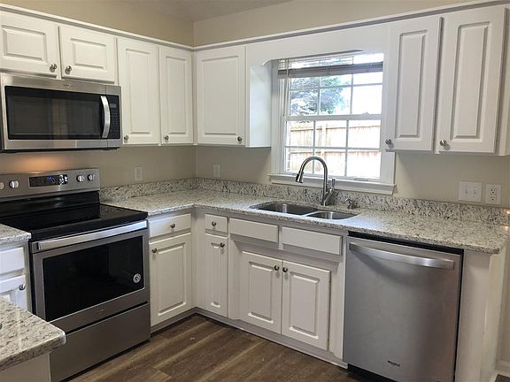 2nd image of 410 W Pointe Dr