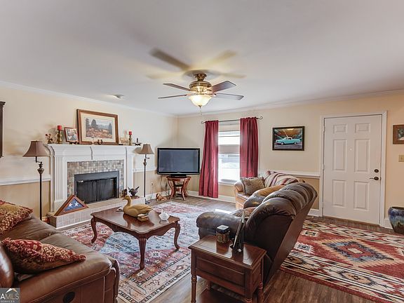 3rd image of 1416 Kingston Way