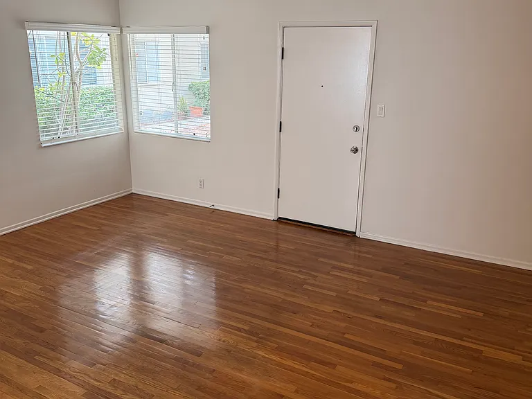1302 S Saltair Ave #4 — Photo 1