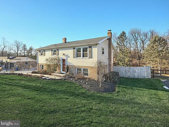 4th image of 516 Gary Dr