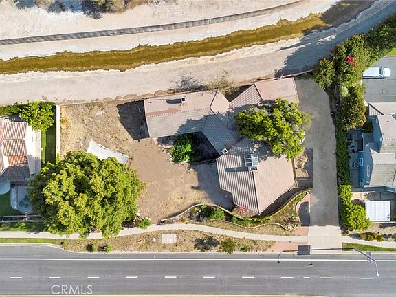 2nd image of 3680 Alamo St