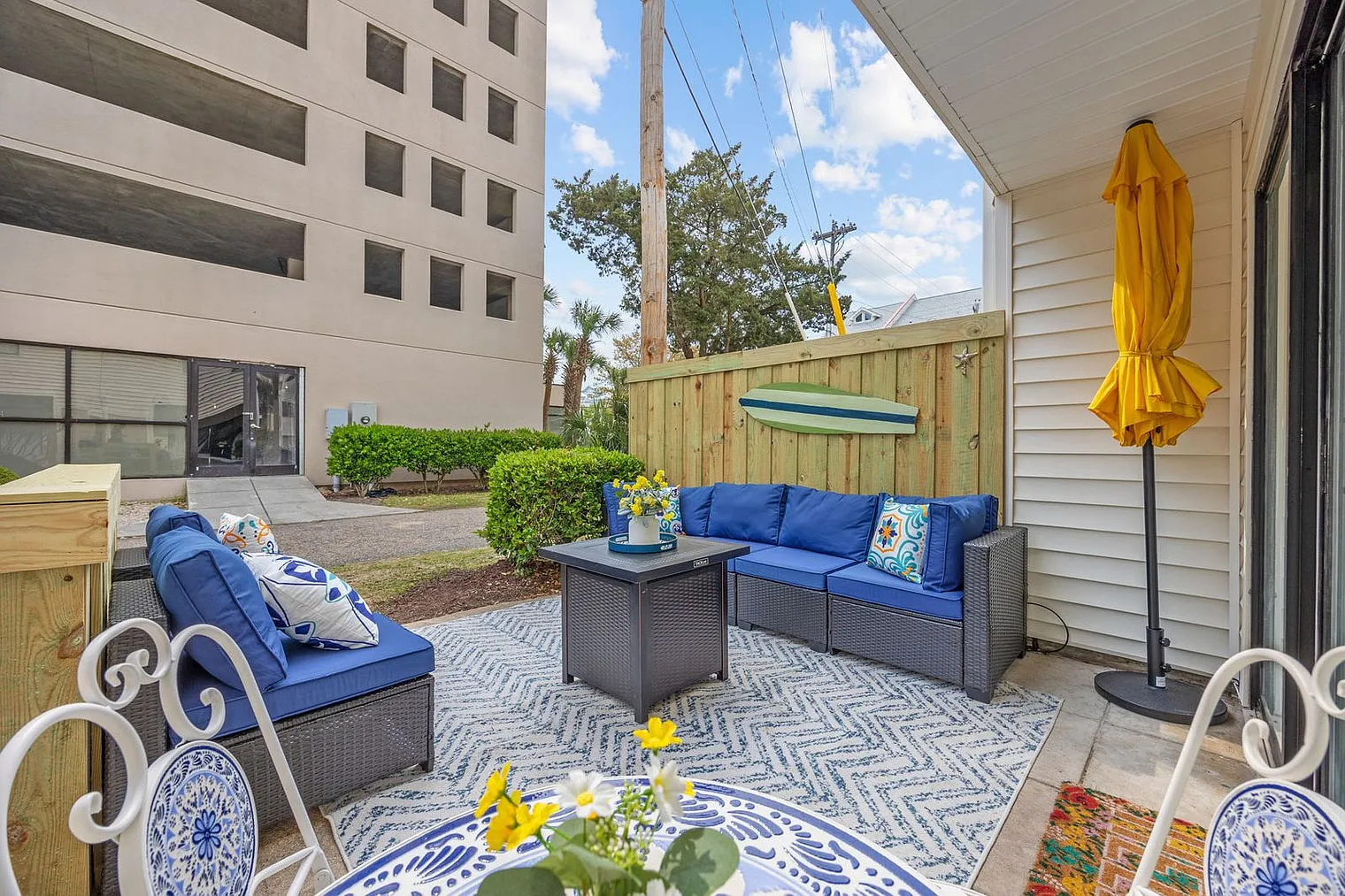3 bed, 2.0 bath, 1345 sqft, $4,410 — Photo 4