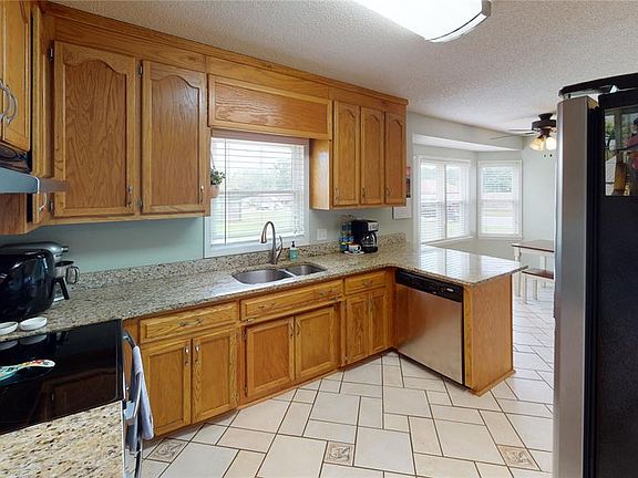 4th image of 200 Palisades Dr