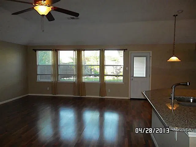 3 bed, 1777 sqft, $1,900 — Photo 3
