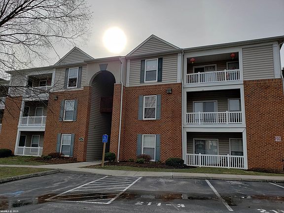 2nd image of 211 S Knollwood Dr