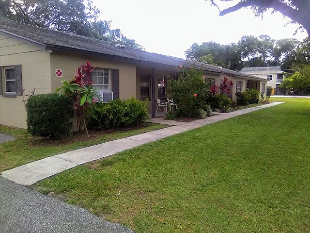 2719 E. Washington Apt 9