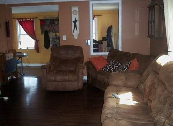 2nd image of 1219 S Elm St