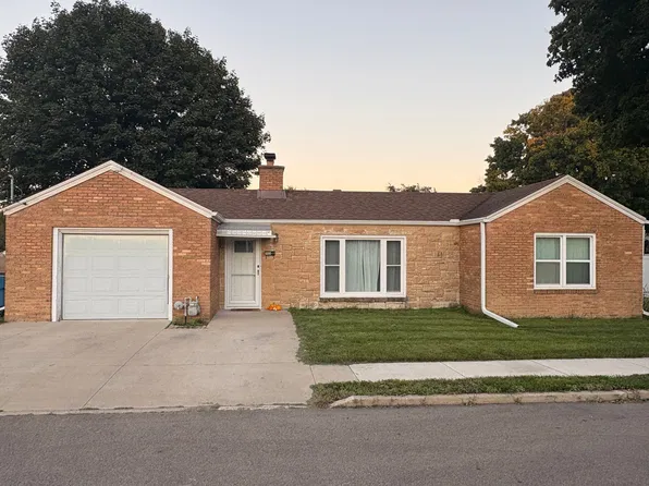 1113 Henry St, Peru, IL 61354