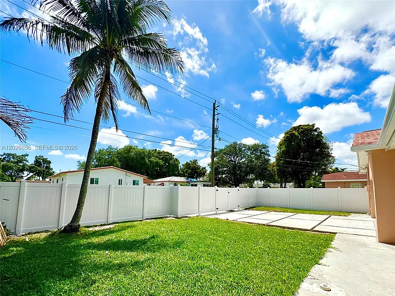 206 SE 3rd Pl — Photo 39