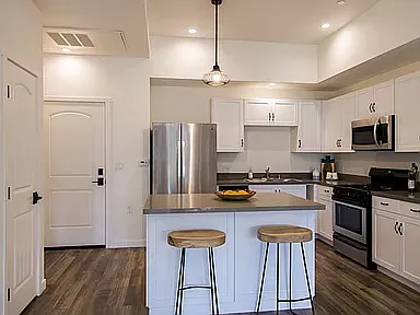 Catalina Luxury Apartments — Photo 9
