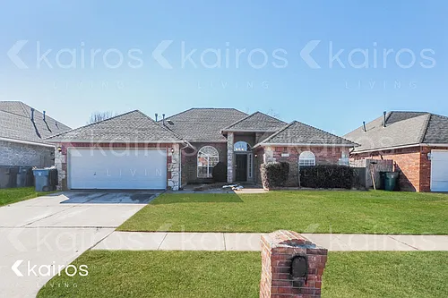 728 SW 155th Pl Photo 1