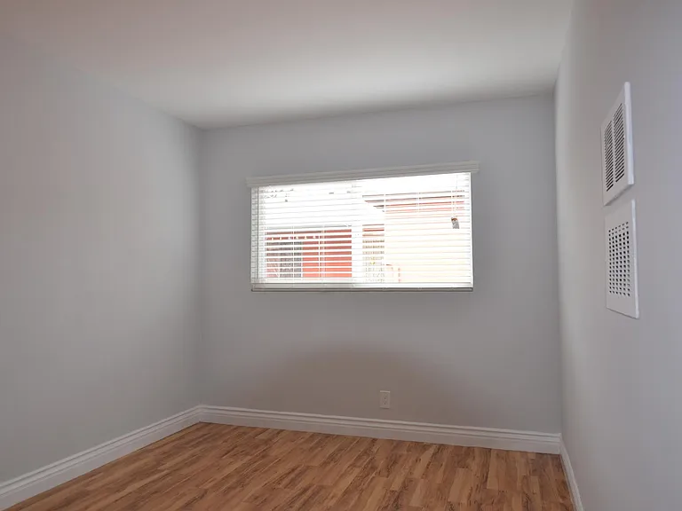 3773 S Barrington Ave #7 — Photo 13