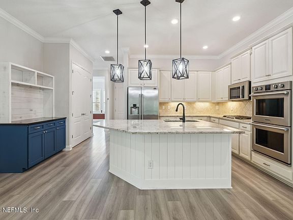 3rd image of 33 SALT CAY Place