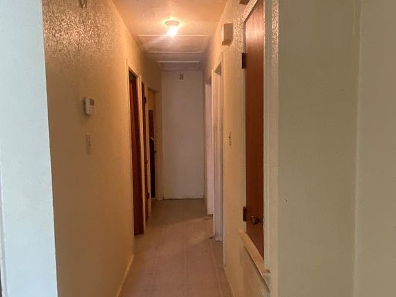 3rd image of 662 W Chatham Dr