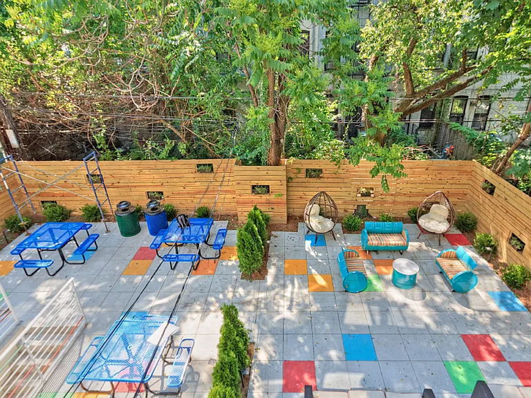 230 Schaefer St #1R — Photo 1
