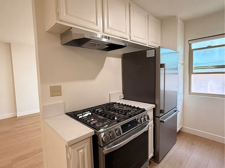 1651 Golden Gate Ave — Photo 6