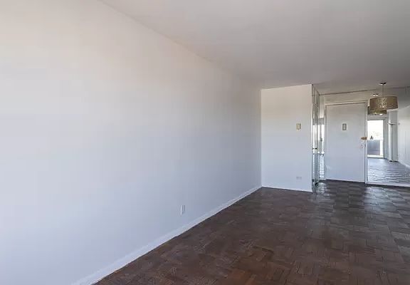 4th image of 17-85 215th St #4P