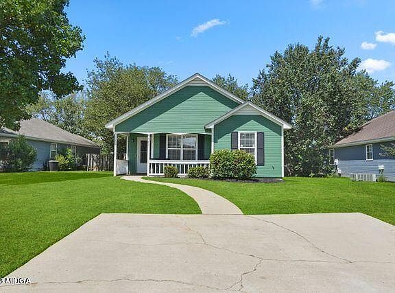 3rd image of 221 Kensington Cir