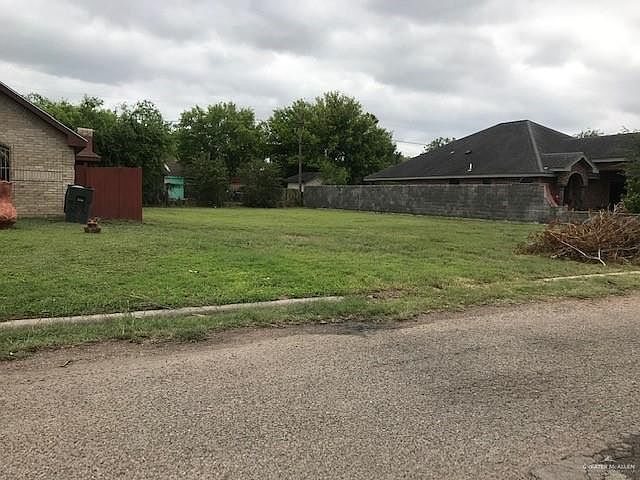 2nd image of 1008 Del Monte Dr