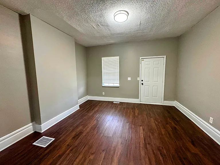 111 Dakota Ave — Photo 4