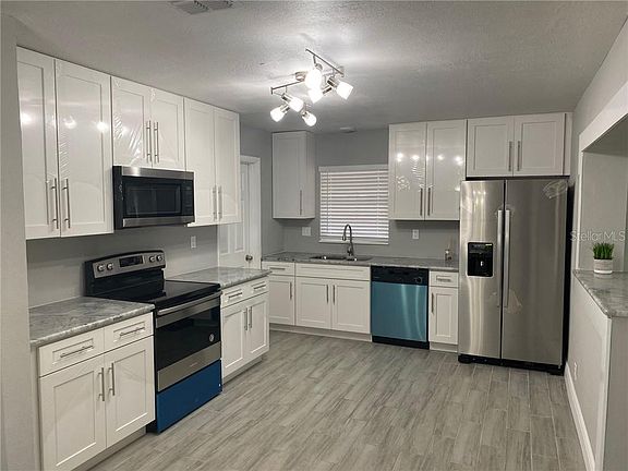 3rd image of 506 Elm Dr
