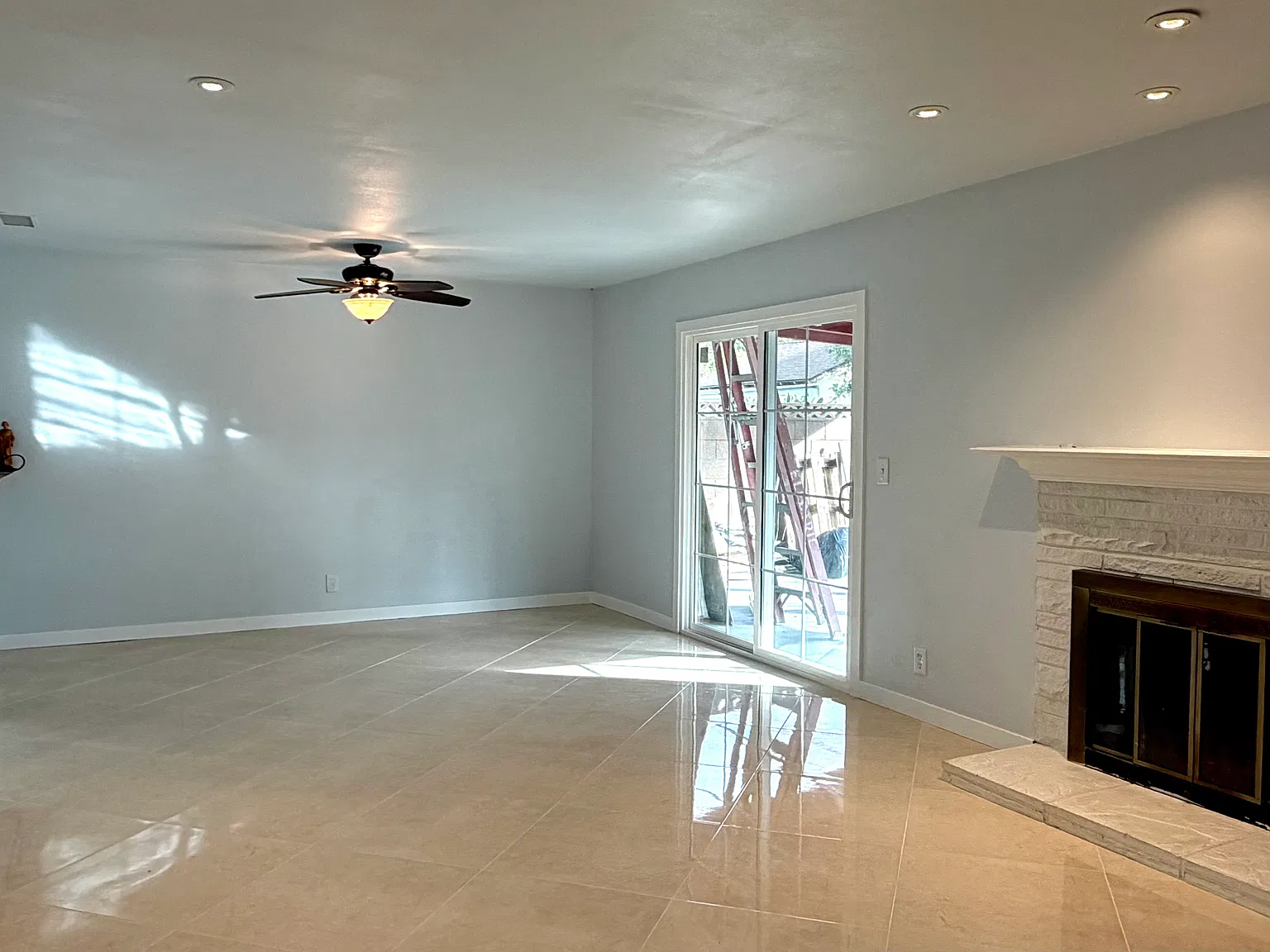 1596 W Chateau Ave — Photo 2