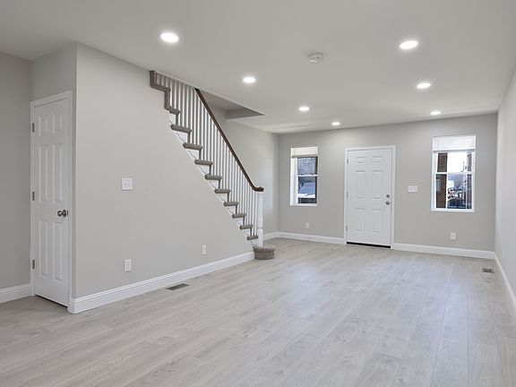 3rd image of 6608 N Smedley St