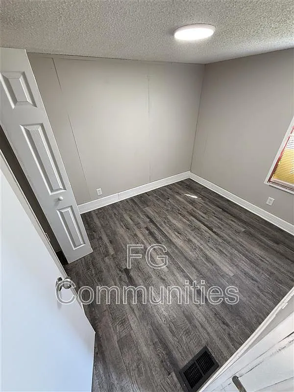 3160 Dunn St — Photo 4