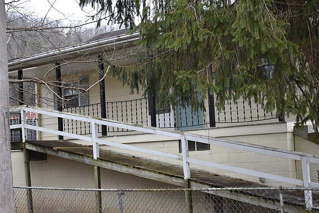 2nd image of 116 Rowl St